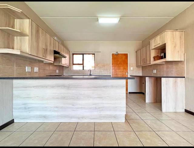 2 BEDROOM APARTMENT FOR SALE IN WILGEHEUWEL